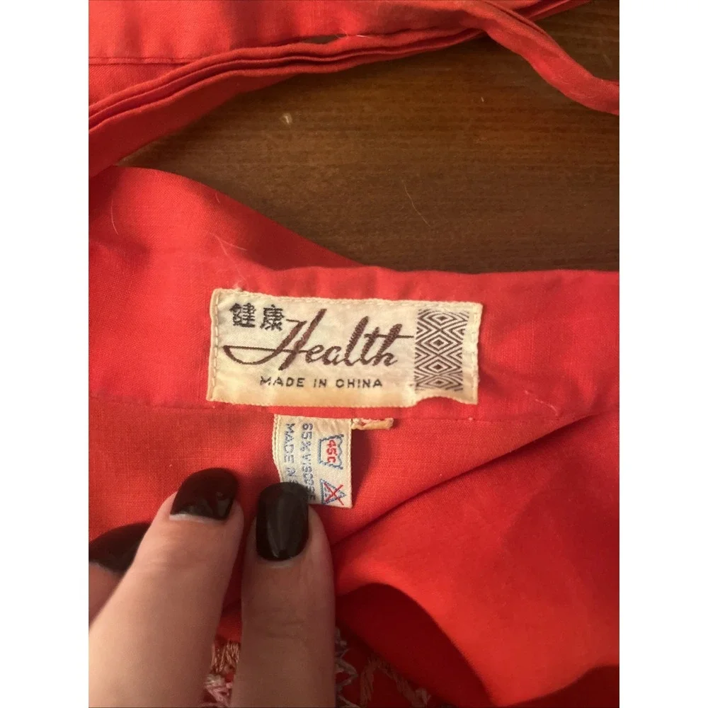 VINTAGE RED EMBROIDERED Robe Short‎ Sleeves Made In Shanghai China BRAND: HEALTH